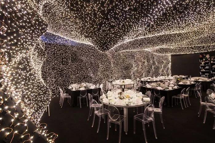 被25万颗LED灯点亮「星际」餐厅：让梦幻遮住你的双眼