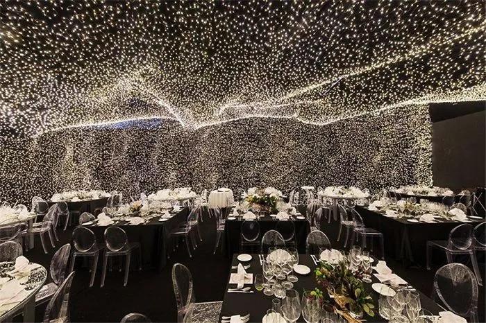 被25万颗LED灯点亮「星际」餐厅：让梦幻遮住你的双眼(3)