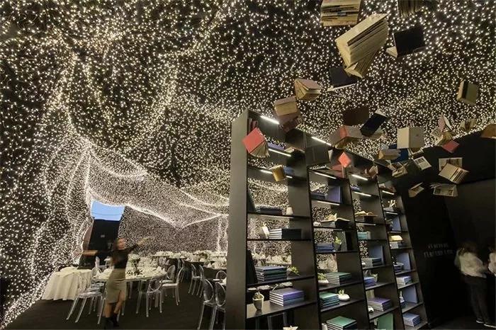 被25万颗LED灯点亮「星际」餐厅：让梦幻遮住你的双眼(4)