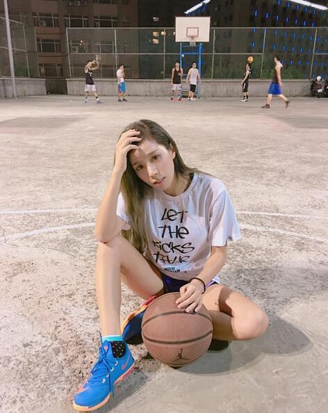 【图】场上纵情挥洒汗水，爱篮球的女孩我喜欢！(3)