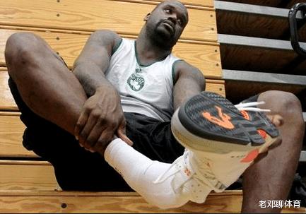 为何NBA球星那么有钱，但是送球鞋给球迷 会把鞋垫拿出来？(3)