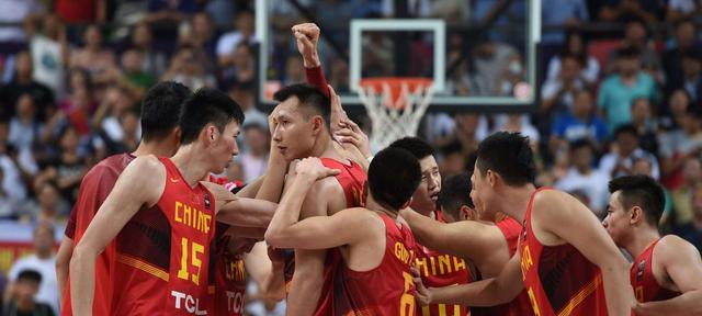 中国男篮12人，郭艾伦损失惨重，2米17巨人送惊喜，杜锋偏心(1)