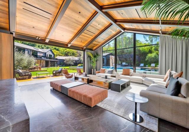 西蒙斯2300万挂牌洛杉矶豪宅 比买入价高550万(2)