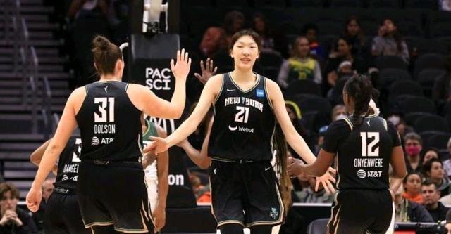 快讯：广东热身赛51分大胜浙江 韩旭13+8攻陷WNBA 上海追逐CBA库里(2)