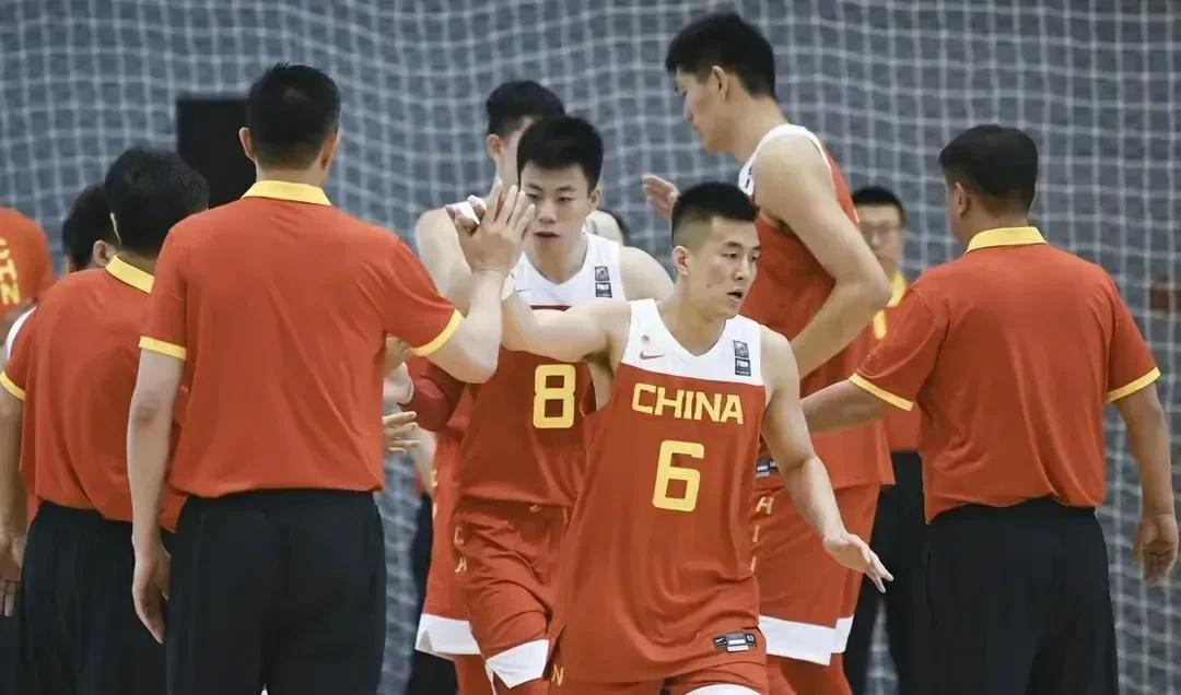 中国男篮比赛即将开始，徐杰胡明轩作为替补，4名球员或将落选(1)