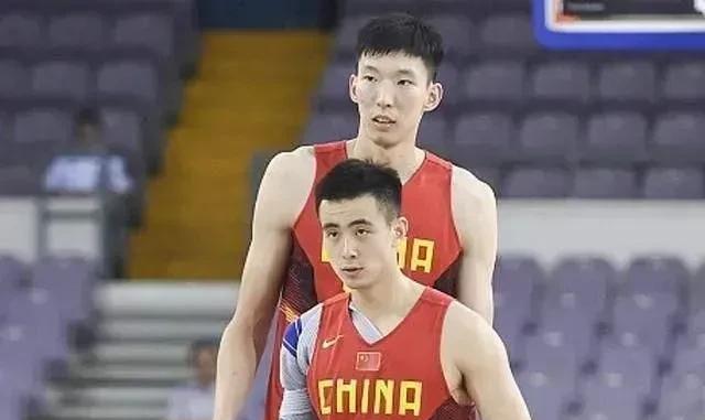 中国男篮比赛即将开始，徐杰胡明轩作为替补，4名球员或将落选(2)
