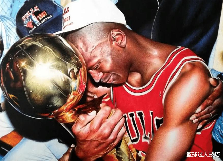 NBA球星夺冠后的英雄泪：库里赛场罕见飙泪，乔丹抱着奖杯痛哭(4)