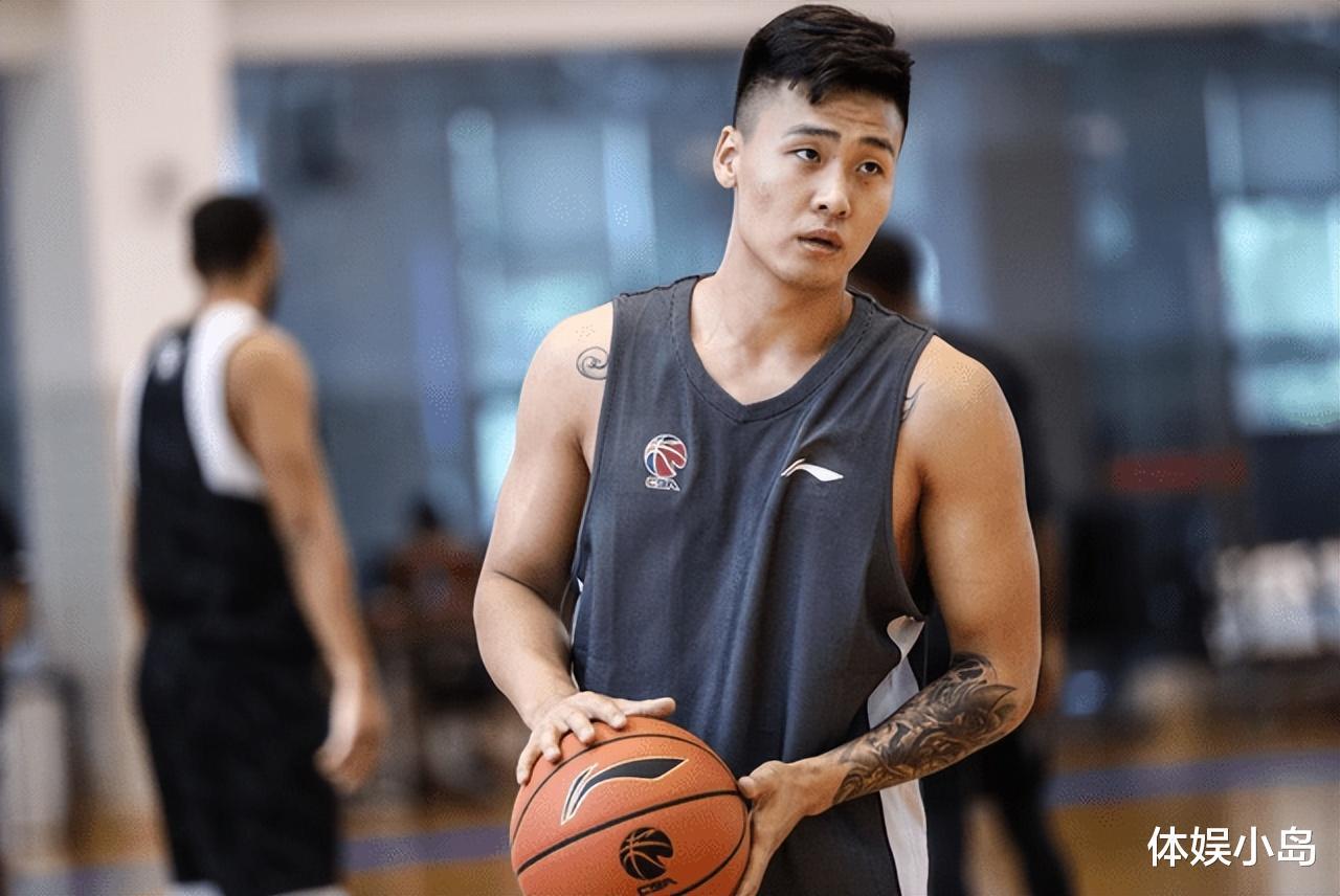中国男篮14人季后赛得分榜，郭艾伦仅排第三，最年长仅32岁(5)