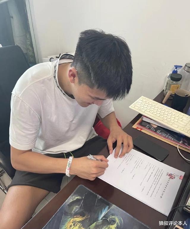 CBA转会！黄荣奇正式签约，辽宁硬汉确定离队 朱芳雨放弃19岁新星