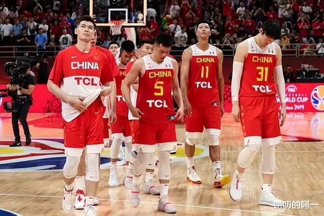 杨毅评中国男篮：进不了巴黎奥运会是共识，亚洲冠军失去意义了