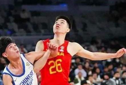 朱俊龙，中国男篮锋线的最大发现，是否会成为锋线的未来？(2)