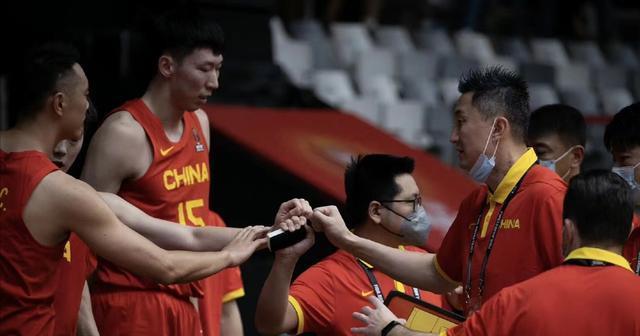 中国男篮第四战，对方拥有7名后卫，重点盯防印尼队“三巨头”