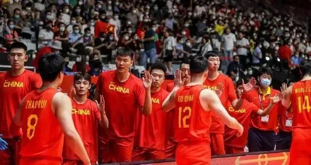 上午8点，中国男篮提前回国名单有变，杜锋爱徒离队，教练组着急