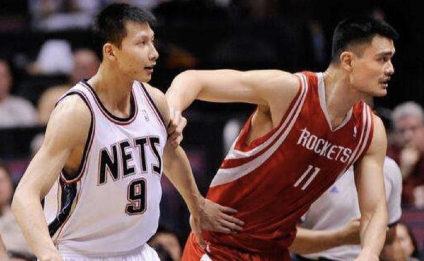 易建联和姚明在NBA首次交手，姚明28分10篮板，易建联呢？(6)