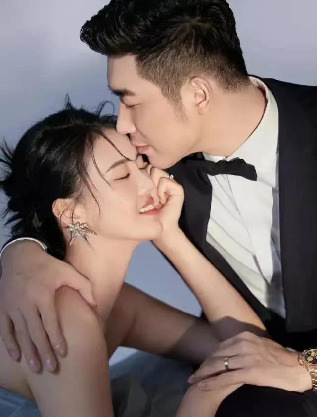 中国女排名将张常宁和江苏男篮球员吴冠希在杭州步入婚姻殿堂