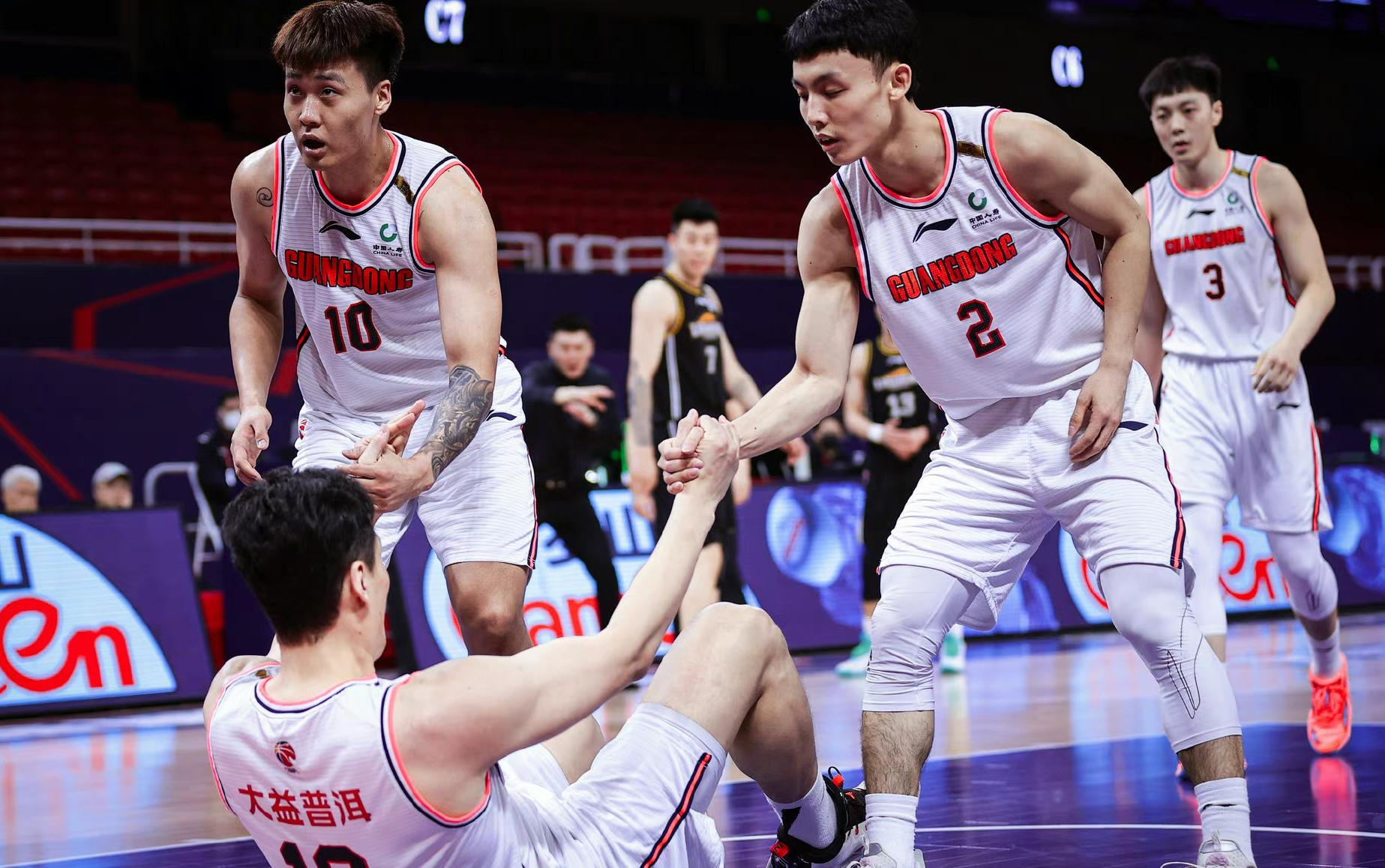 不是周琦！中国男篮最强王牌被曝欲离队，19支CBA球队正式哄抢！(3)