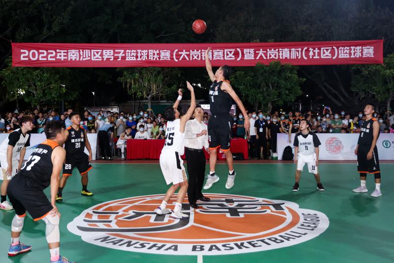 为近万名爱好者提供舞台，南沙区男子篮球联赛开幕