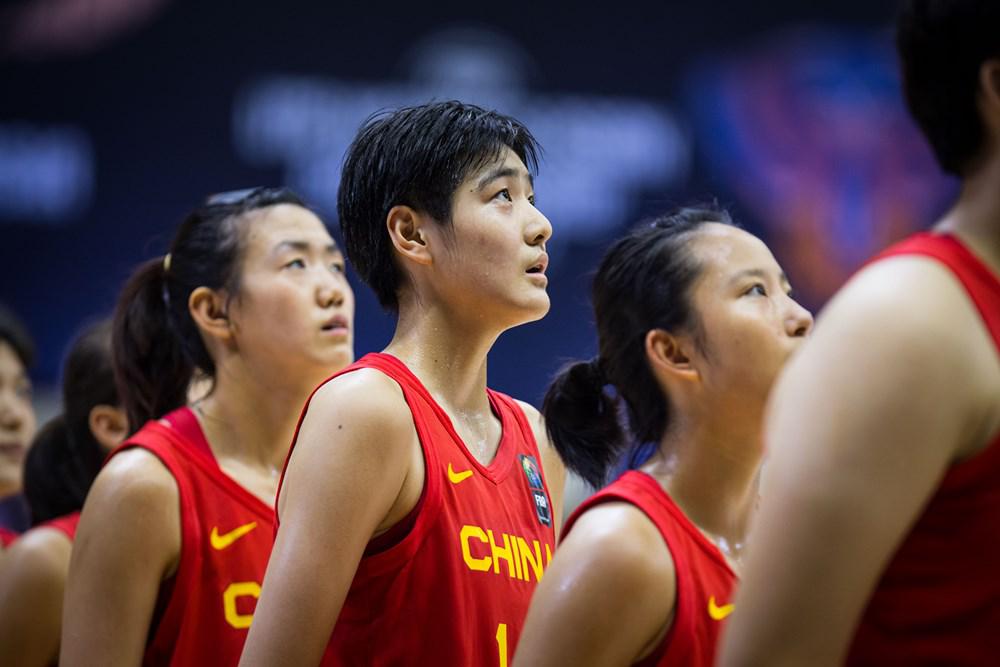 差一点又输了，中国U18女篮踩钢丝赢日本进决赛，第4节被追12分
