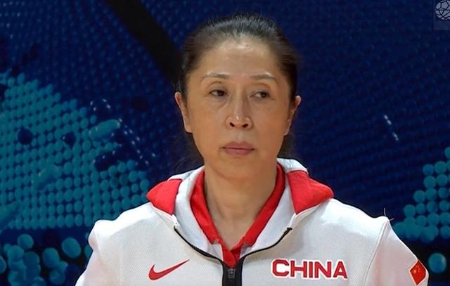 已经不错了中国女篮仅落后美国队5分被打11-0不慌张罚球4中4