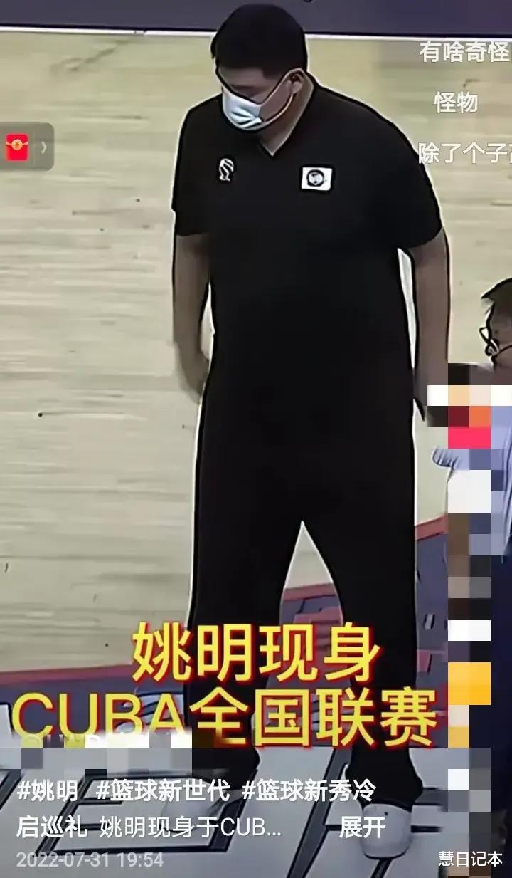 中国最高的男人姚明，真的是胆子太大了，他出门时也不戴口罩(18)