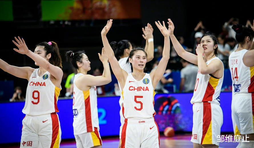 中国女篮击败法国！五位球员被称赞，黄思静MVP，杨力维表示要为国献礼