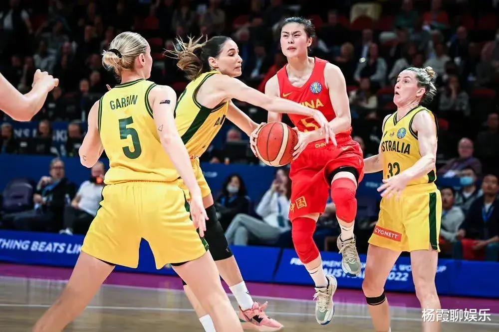 澳大利亚本场比赛应该输的心服口服，中国女篮队内第一得分手李梦因感冒缺席！(1)