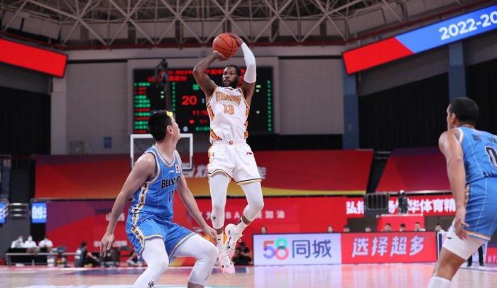 费尔德26+10+10常林三双李慕豪职业生涯篮板超姚明 山西险胜北京(1)