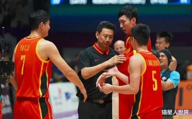 杜锋最后关键时刻用朱俊龙换下顾全，证明他还是当今中国男篮最合适的主教练(1)