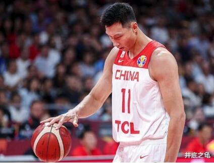 中国男篮大概率会出现一好一坏两个消息！