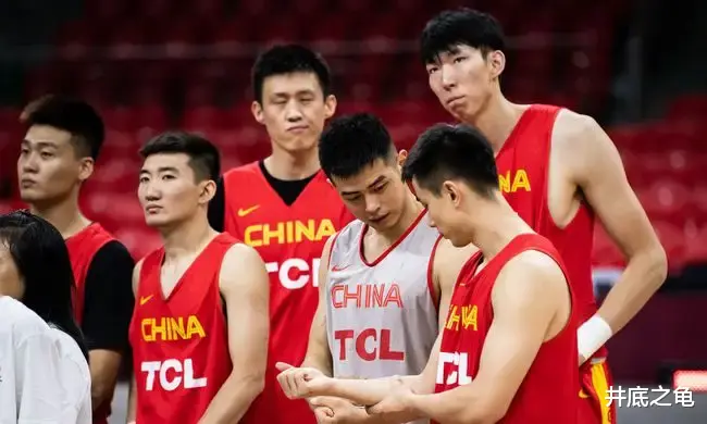 中国男篮大概率会出现一好一坏两个消息！(3)