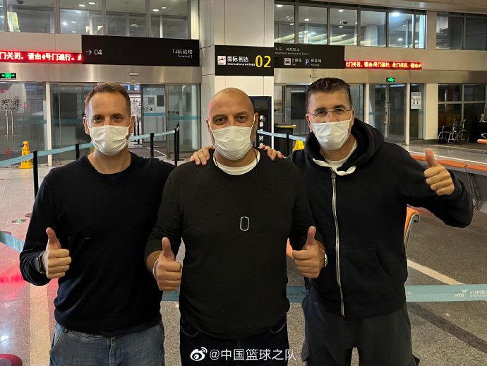 中国男篮新任主教练抵达杭州 未来将按计划开展工作