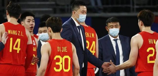 终于争了一口气！中国男篮晋级2023年男篮世界杯，周琦十分难过
