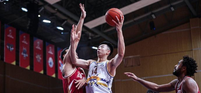 CBA表现糟糕的五位新星！还以为他们是中国男篮的未来，被高估了(4)