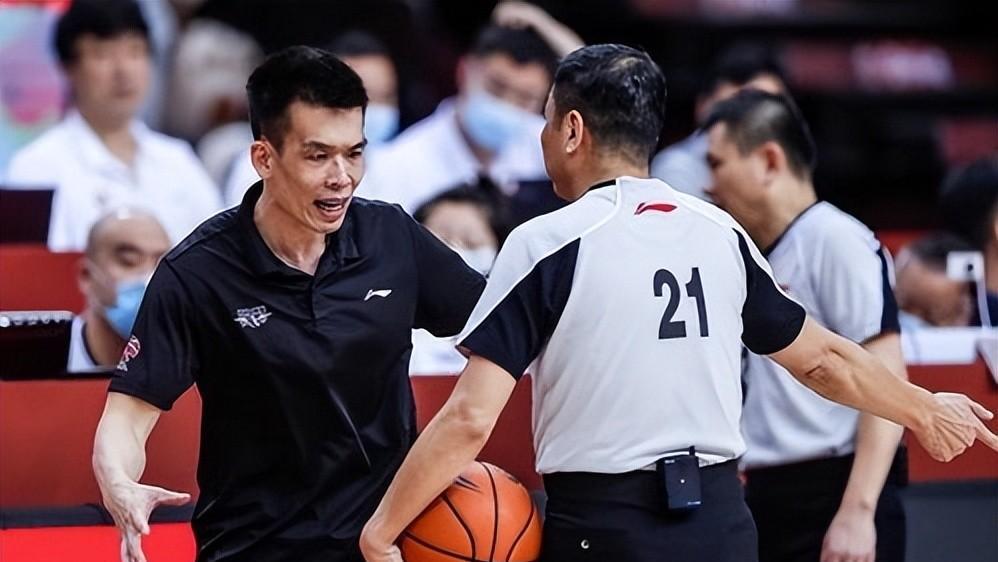 北京篮球兄弟首钢和北控今天一起出战cba赛场有望双双取得胜利。
