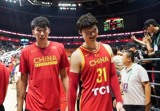 2分9犯规！中国男篮出现最软蛋内线组合，他们恐要彻底退出国家队(2)