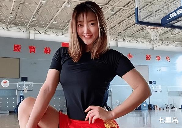 她是一位孝顺的运动员，是中国女篮的核心，如今已加入四川体育(1)
