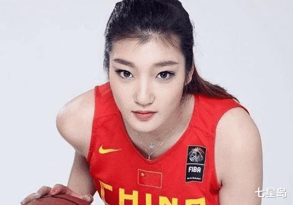 她是一位孝顺的运动员，是中国女篮的核心，如今已加入四川体育(2)