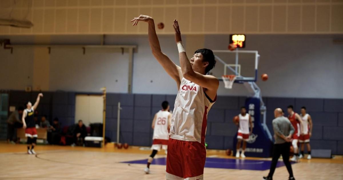中国男篮可惜！2米23华裔中锋闪耀全美，砍33+18，预测能进NBA(5)
