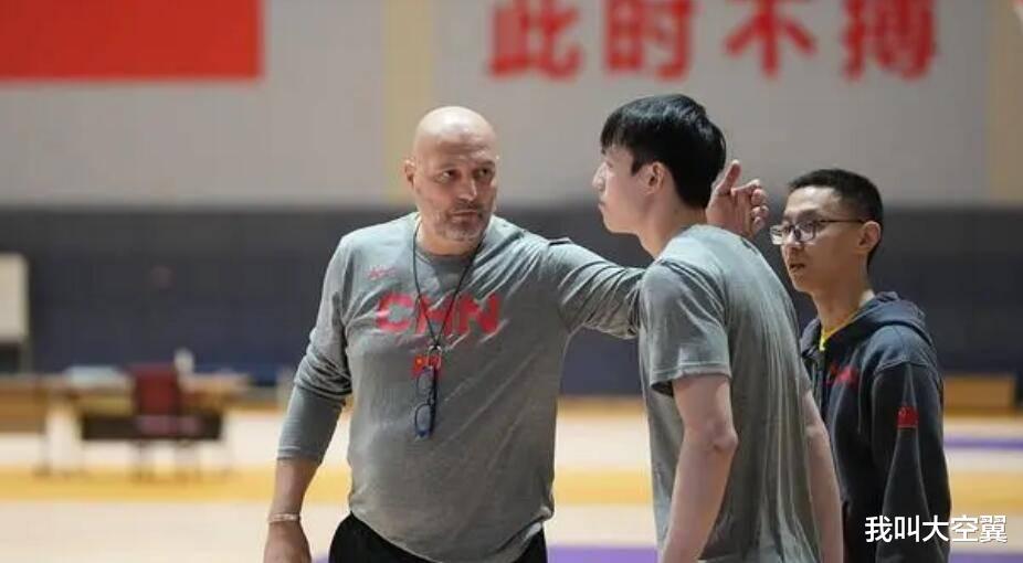 中国男篮：热身赛大胜南京同曦的原因，小说都不敢这样写(2)