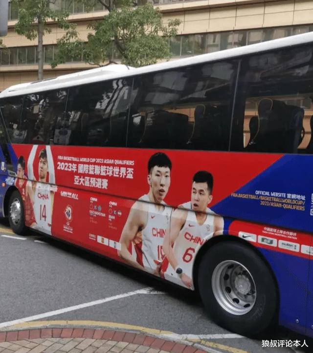 男篮在香港待遇有多好？专属中国红大巴+入住地标酒店，政府承担费用