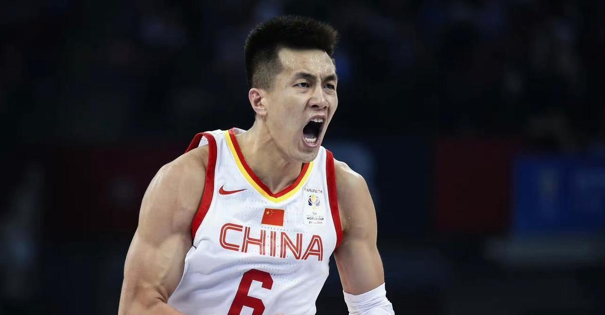 央视直播，中国男篮挑战哈萨克斯坦，最新首发五人曝光，球迷支持(3)