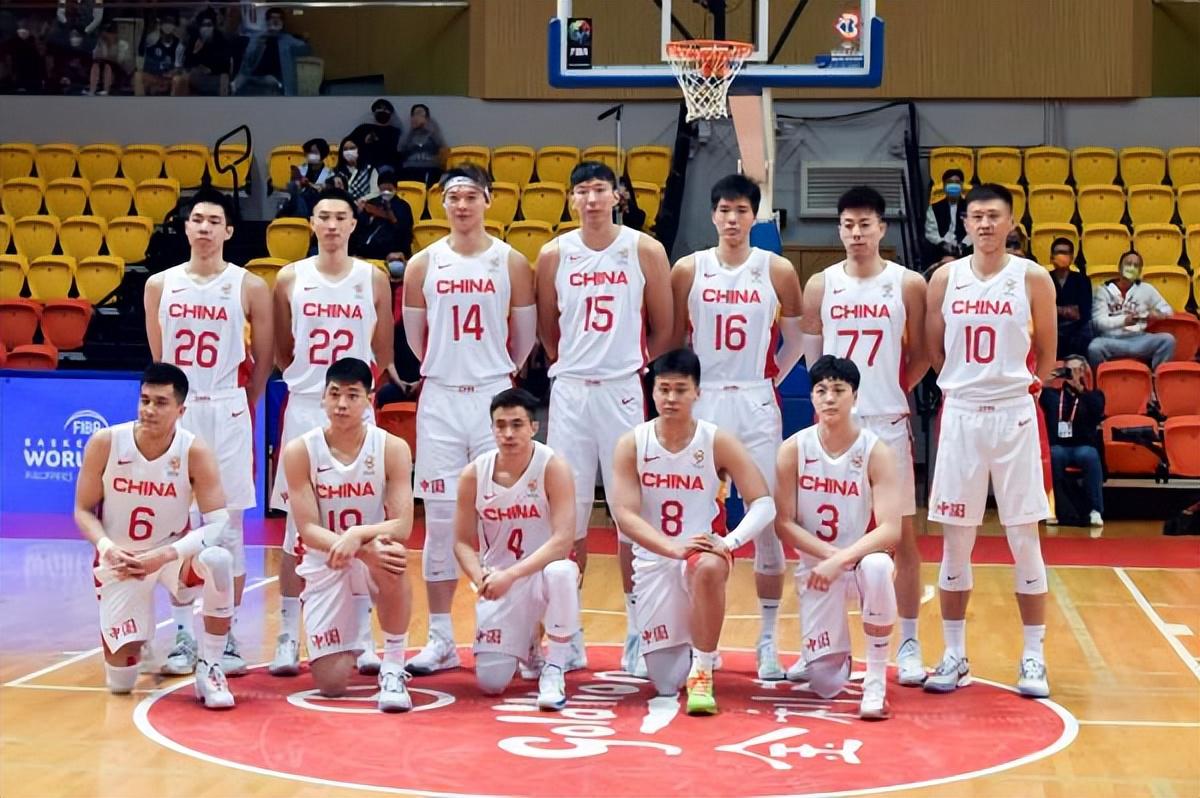 值得深思：中国男篮新帅从角落里找出几个年轻人来打球，照样行(1)