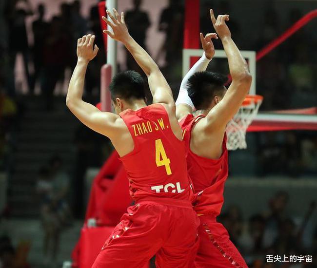 中国男篮12分大胜伊朗，靠的谁？还不是这3大草根国手！(1)