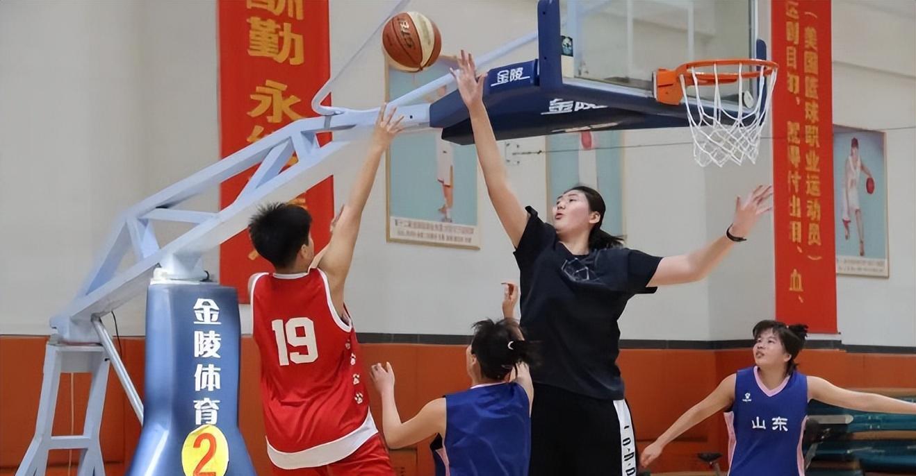 中国篮协官宣！2米26中锋入选U16国家队，女篮重点培养，未来可期(3)