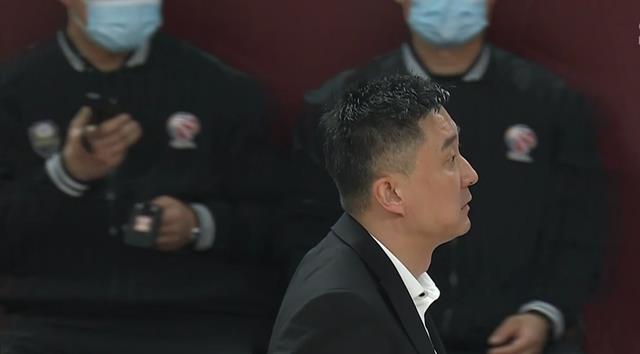 马尚胡明轩发威，西蒙斯连续高难度得分，广东男篮领先山西4分(3)