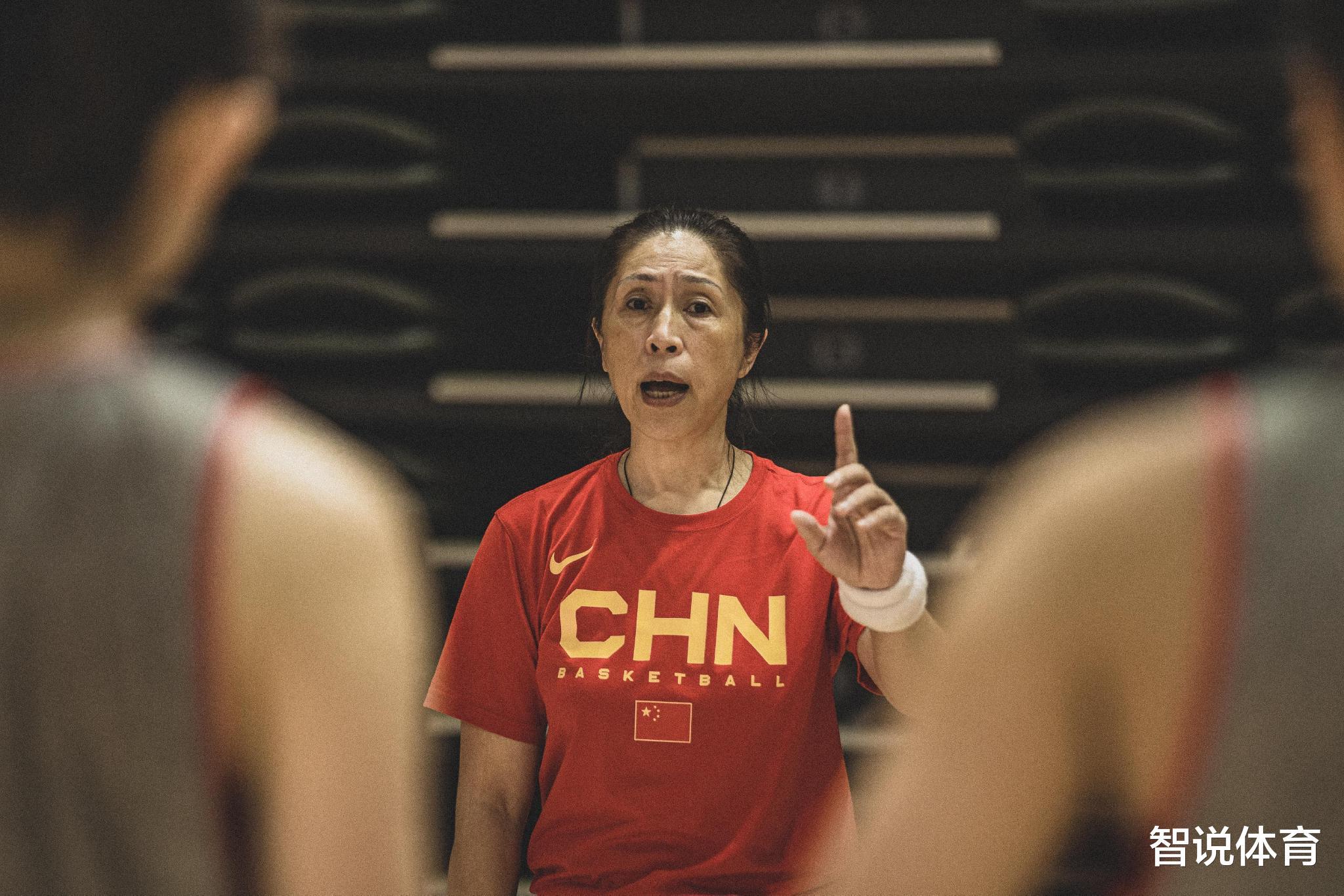 中国女篮四大主力携手登陆WNBA，姚明开绿灯，郑薇剑指巴黎冲金