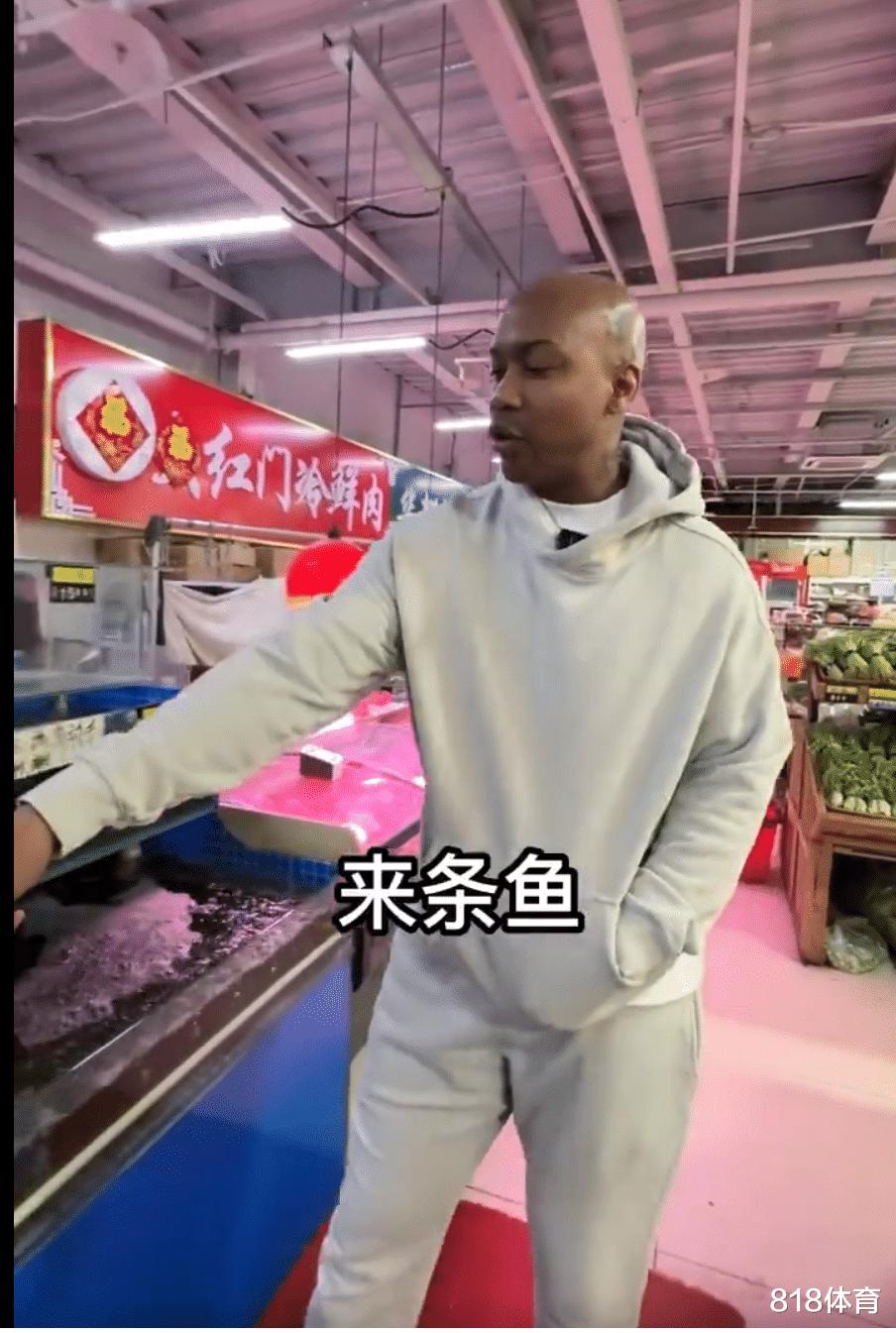 笑喷! 马布里北京菜市场买菜, 1块猪肉24块3砍价被老板拒绝: 便宜不了(11)