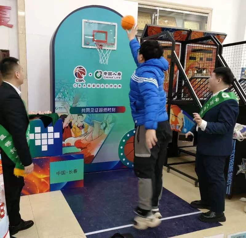 贯彻落实体育强国战略  中国人寿助阵CBA吉林主场比赛(1)