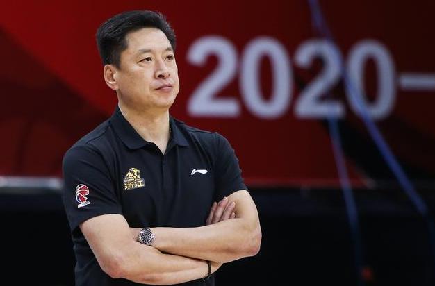 上海男篮好消息，队内顶级核心，有望季后赛回归？