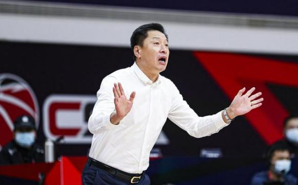 上海男篮好消息，队内顶级核心，有望季后赛回归？(2)